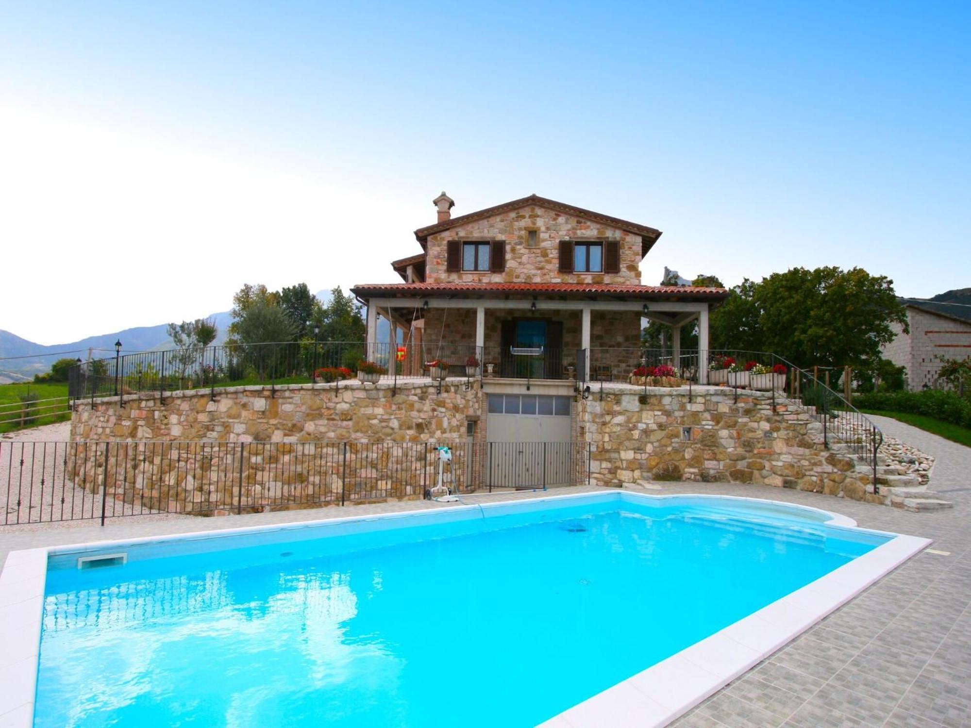Timeless Villa In Cagli With Garden And Swimming Pool Bagian luar foto
