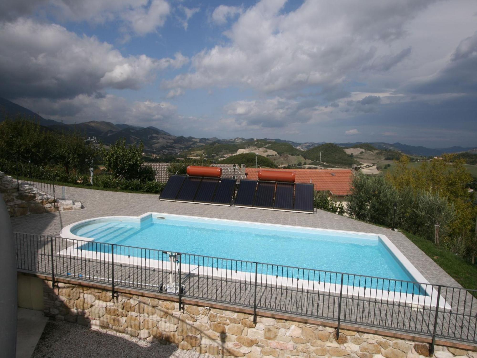 Timeless Villa In Cagli With Garden And Swimming Pool Bagian luar foto