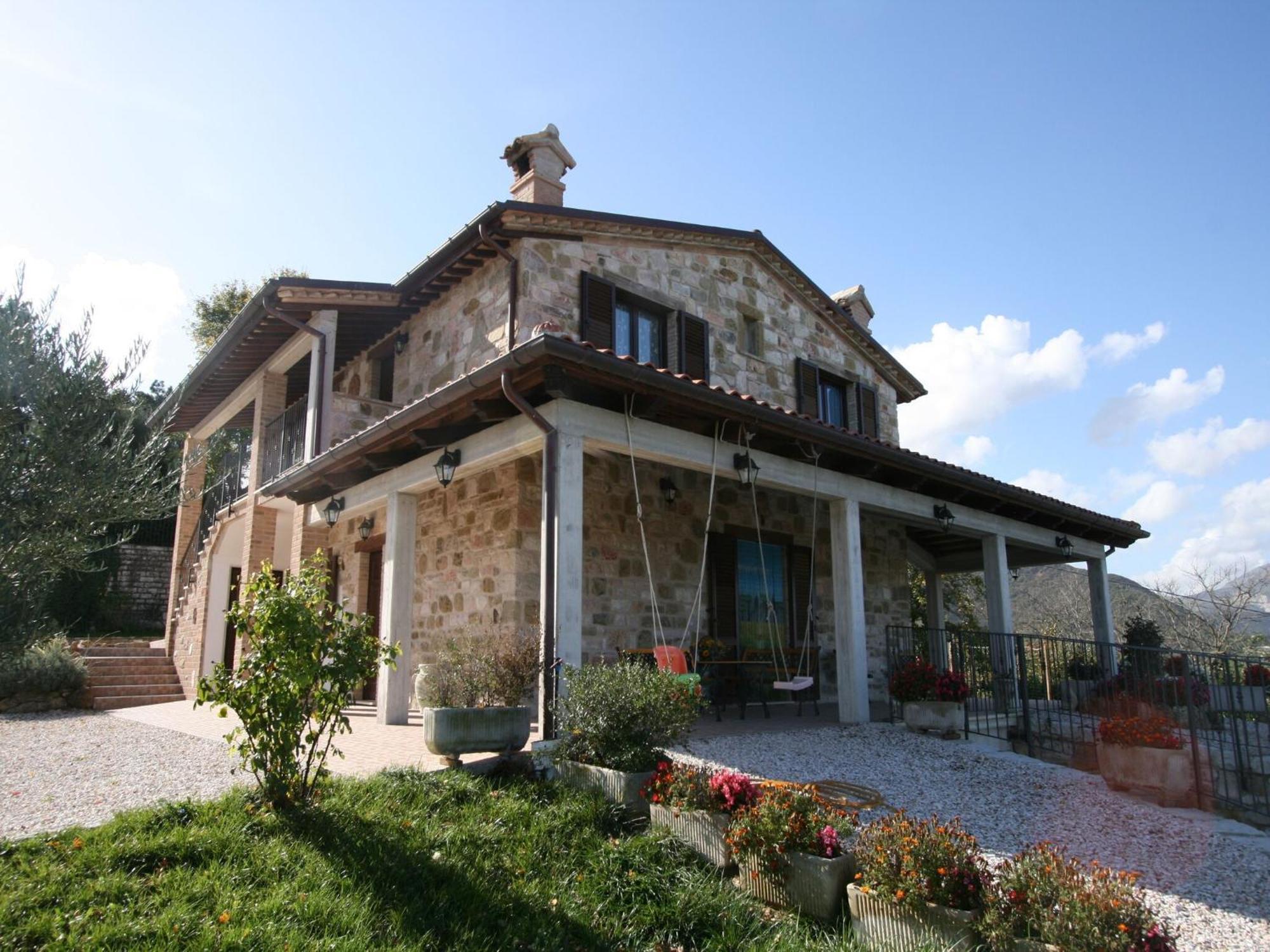 Timeless Villa In Cagli With Garden And Swimming Pool Bagian luar foto
