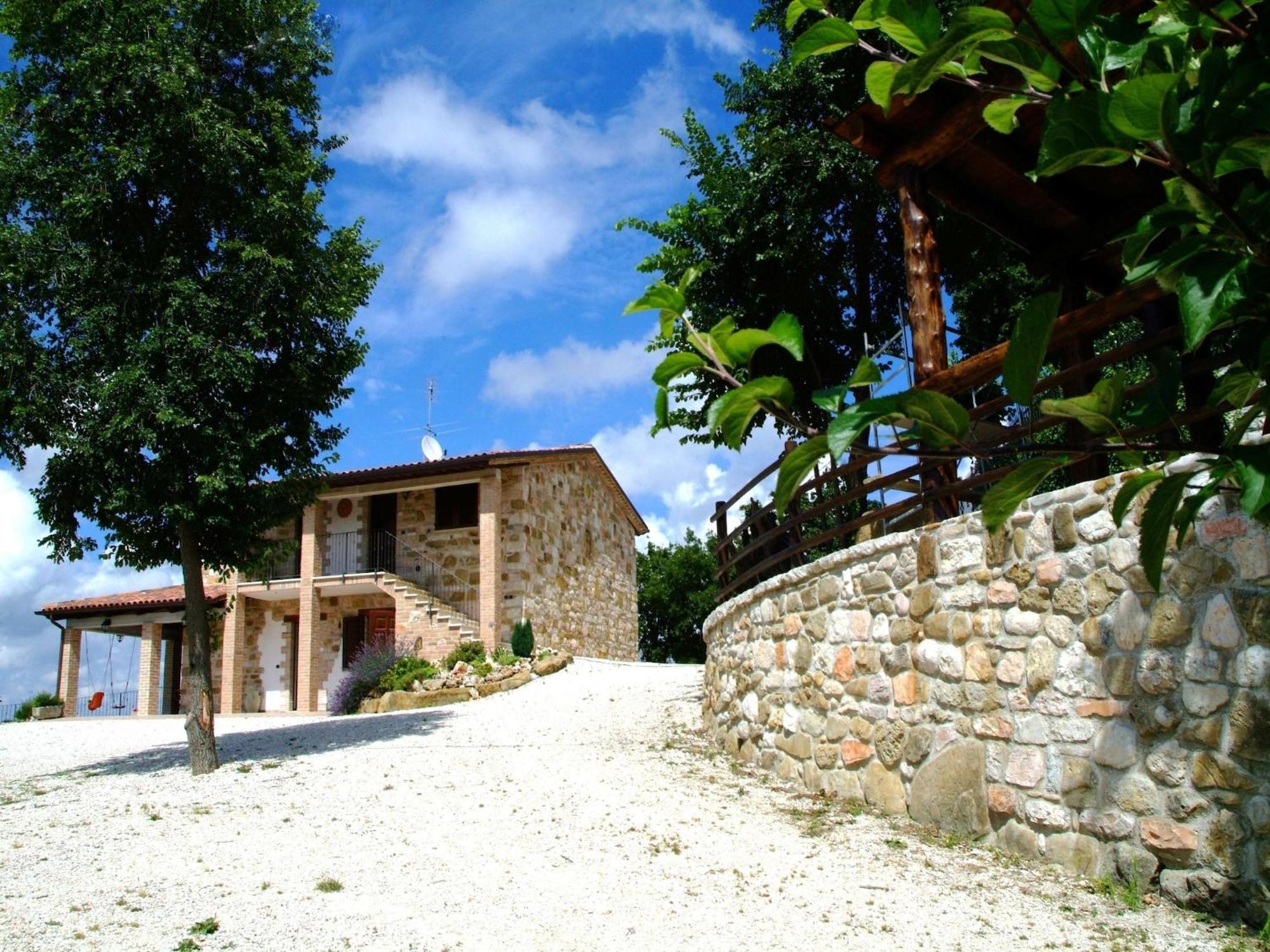 Timeless Villa In Cagli With Garden And Swimming Pool Bagian luar foto