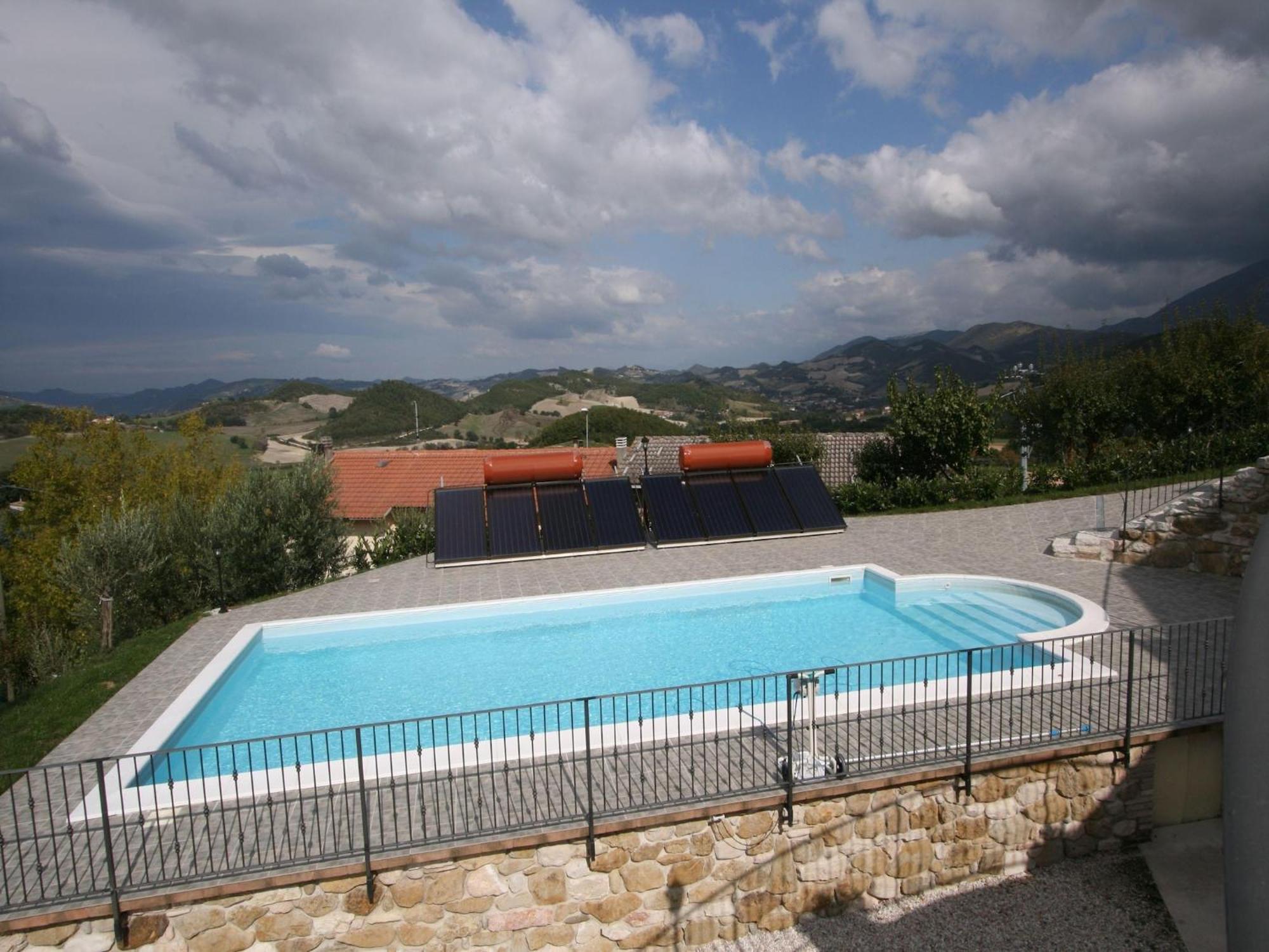 Timeless Villa In Cagli With Garden And Swimming Pool Bagian luar foto