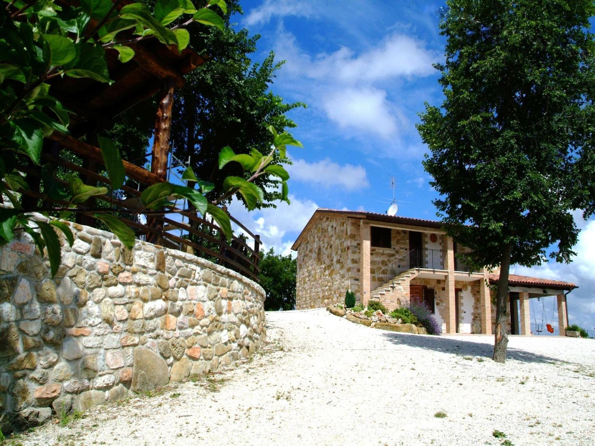 Timeless Villa In Cagli With Garden And Swimming Pool Bagian luar foto